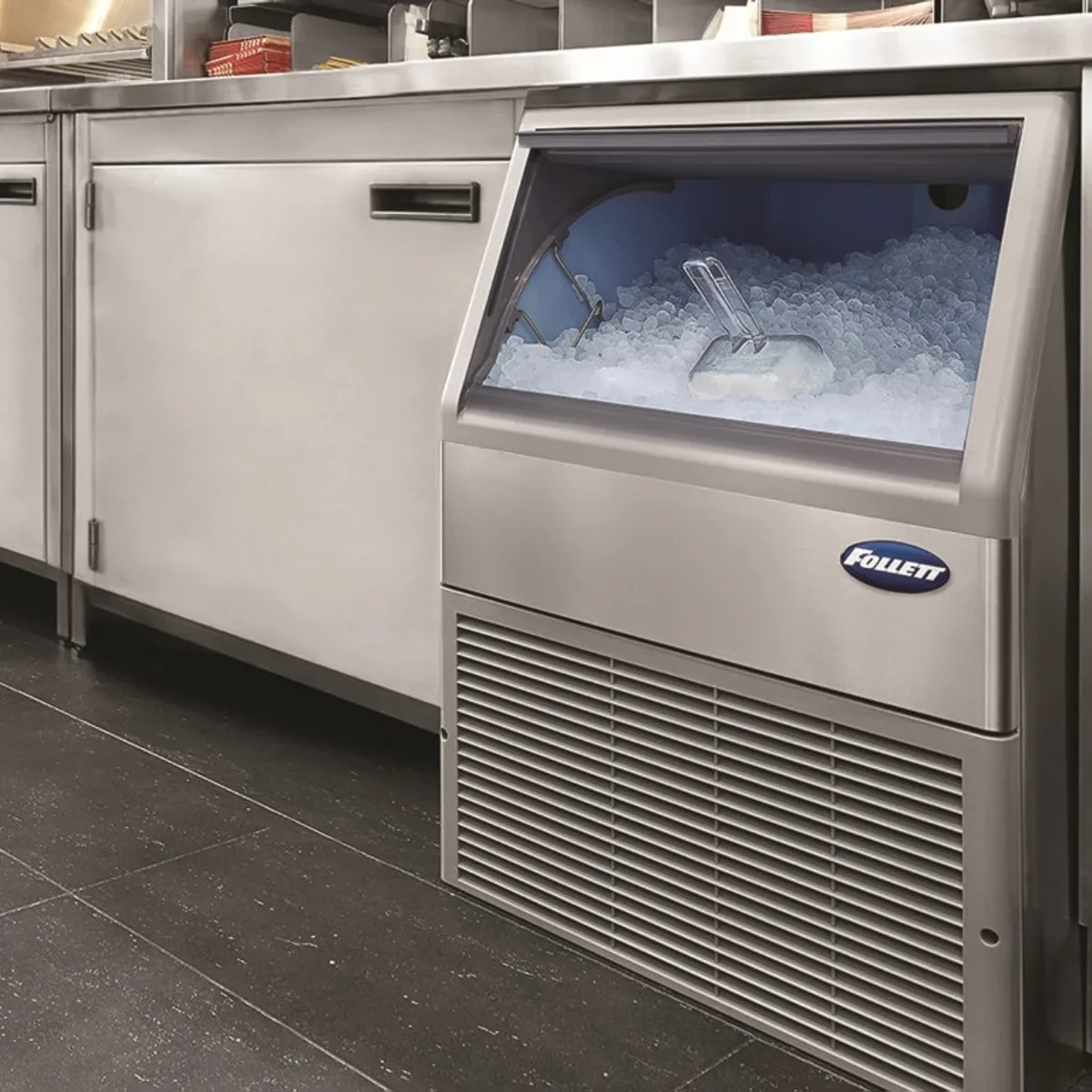 Máquina industrial de hielo en acero inoxidable con depósito de almacenamiento
